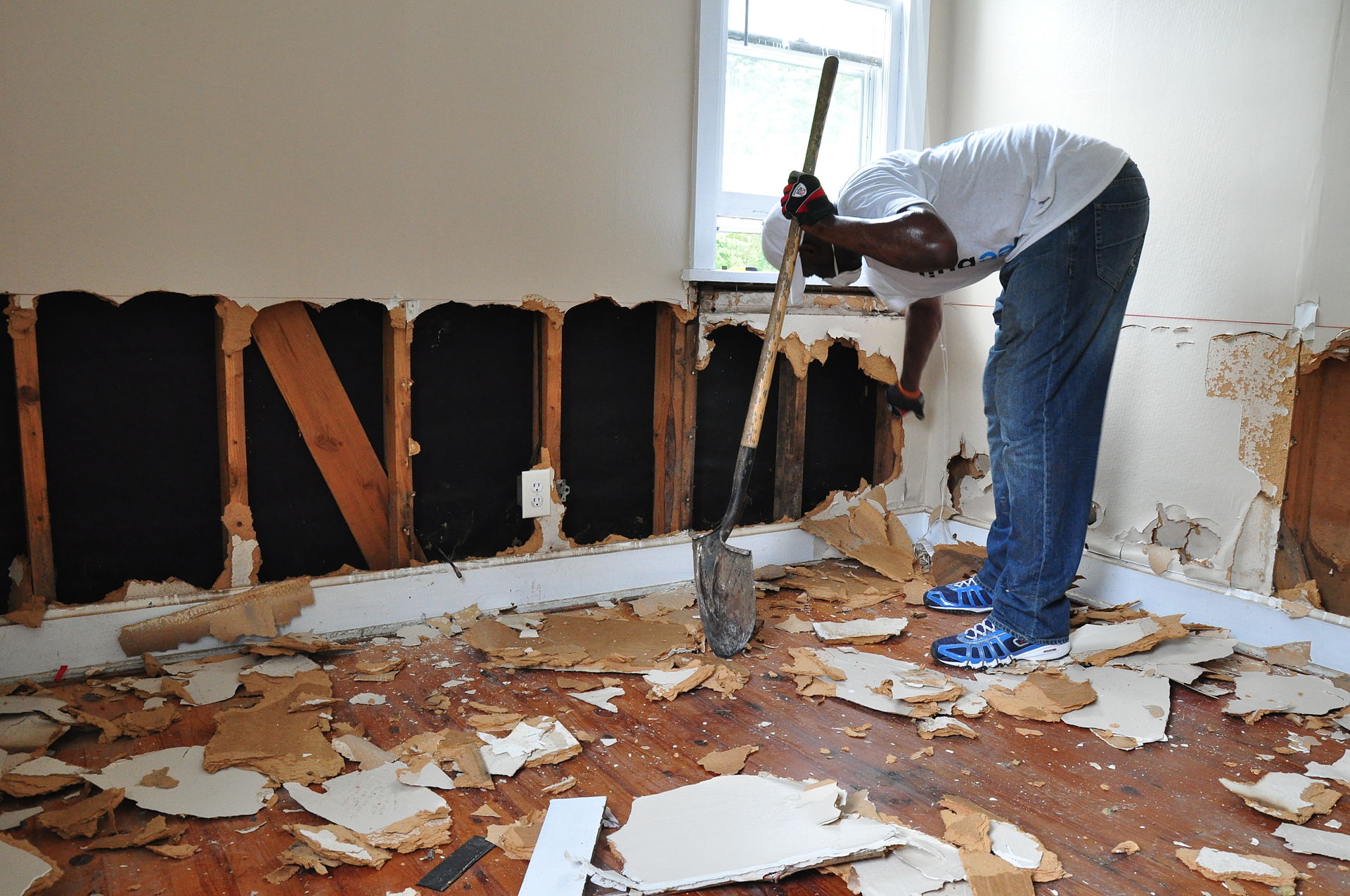 Rapid Dry Restoration crew on site